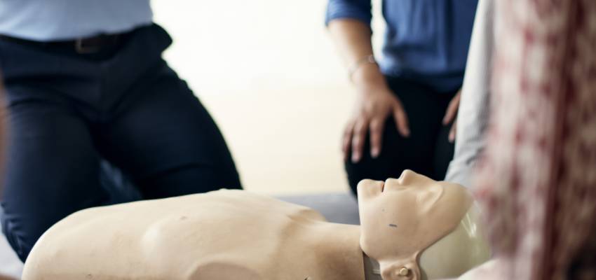 Formaciones sanitarias necesarias para ser profesional del sector marítimo